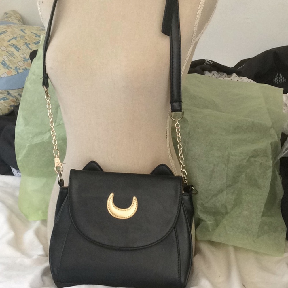 Gothic moon Luna cat